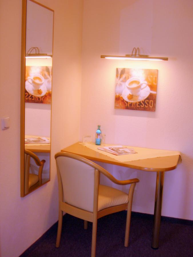 Elegant-Hotel "Zur Burg" Posterstein Kamer foto